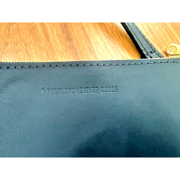 Portland Leather Goods Classic Small Zipper Adjustable Purse Black Crossbody Bag - Picture 5 of 9